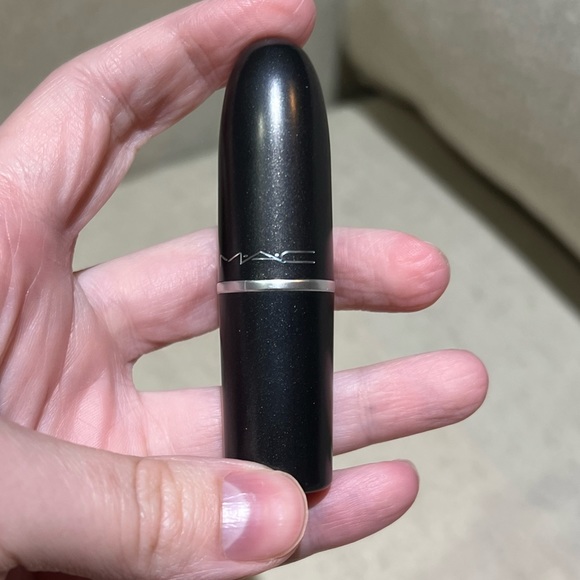 New With Box Mac Crème Lipstick 108 Dubonnet - Picture 5 of 8